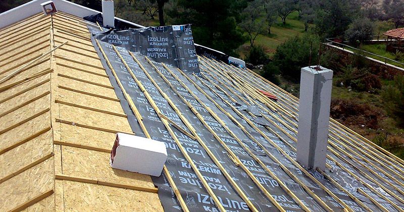 Konak EPDM Kauçuk Çatı – OSB üzerine serilmiş nefes alan su yalıtım örtüsü ve çıtalama